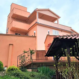 4* Vendégház And Milak