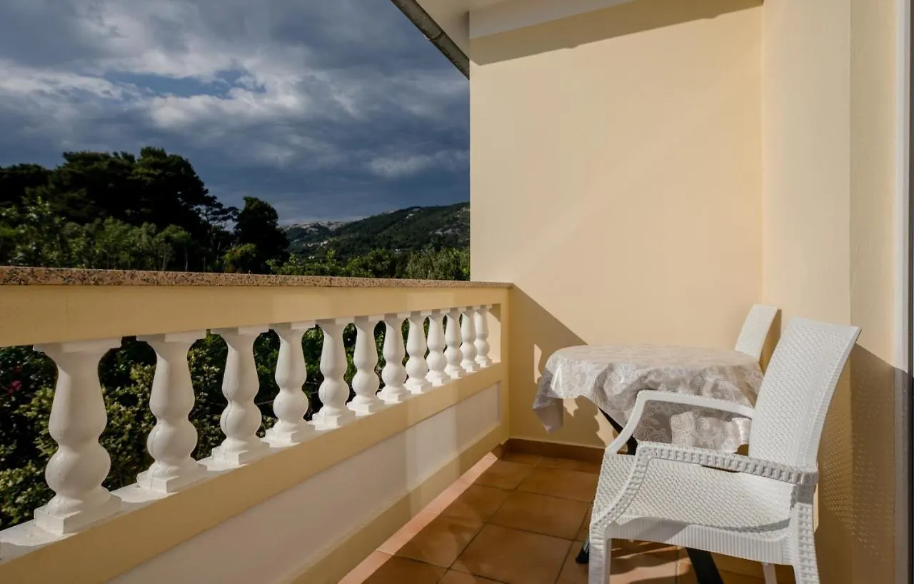 Apartments Ljubica Banjol Rab Town Guest house