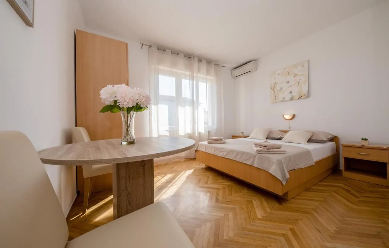 Apartments Ljubica Banjol Rab Town 0*,  Croatia