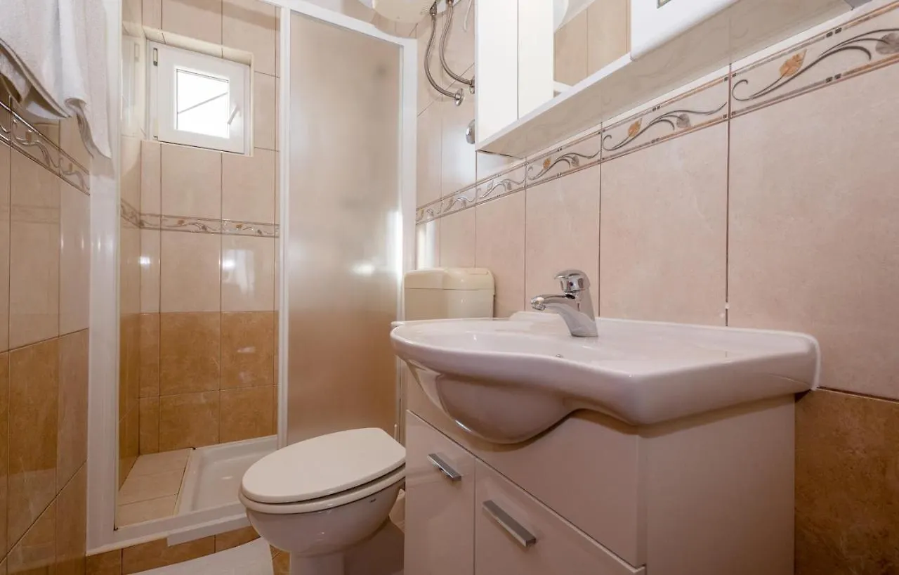 Apartments Ljubica Banjol Rab Town Guest house